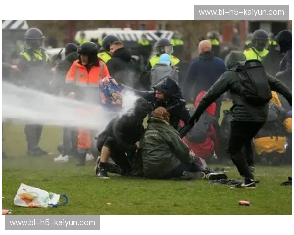 复盘埃因霍温：从荷兰草根到欧洲舞台的技战术与精神解读